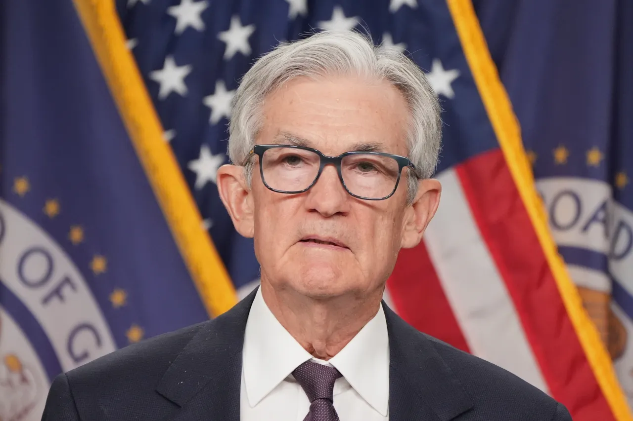 Market Reactions to Powell’s Steady Rate Decision Amid Political Pressure