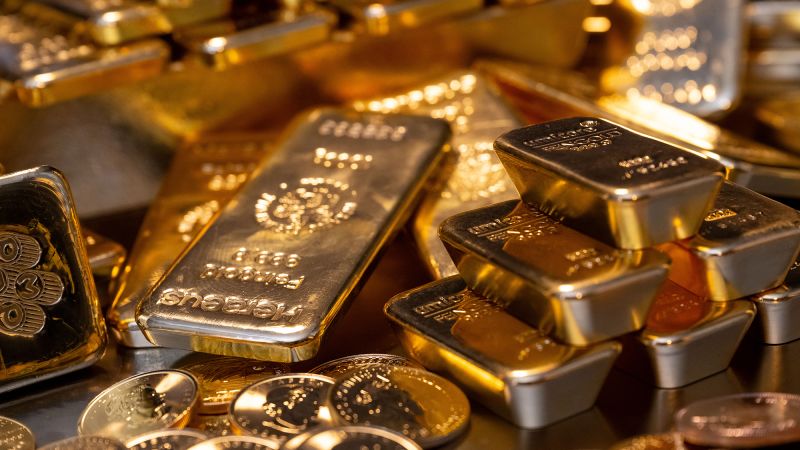 "Gold Hits Record High Amid Rate-Cut Optimism and Haven Bids"