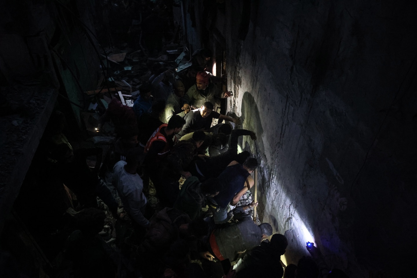"Biden Urges Israel to Change Tactics in Gaza to Maintain Global Support"