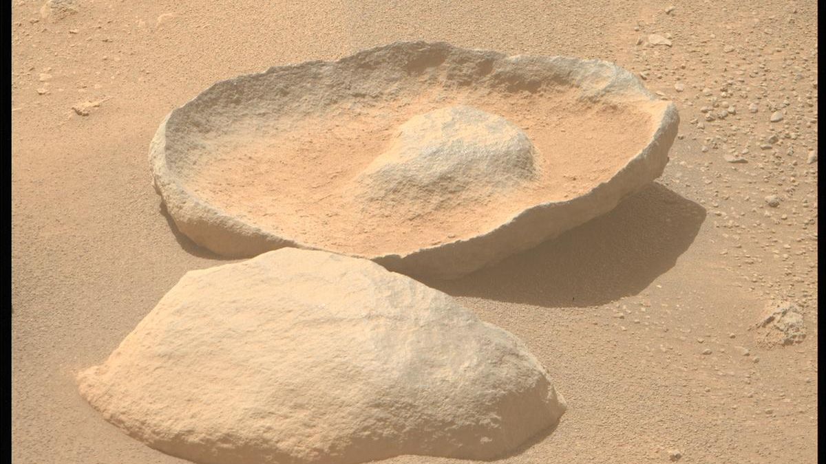 "Perseverance Rover Captures Martian 'Avocado' Rock in Stunning Photo"