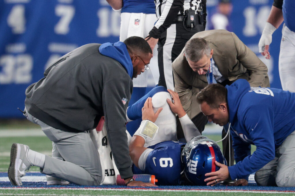 Featured image for NFL and Giants Review Concussion Protocol Following Dart Incident