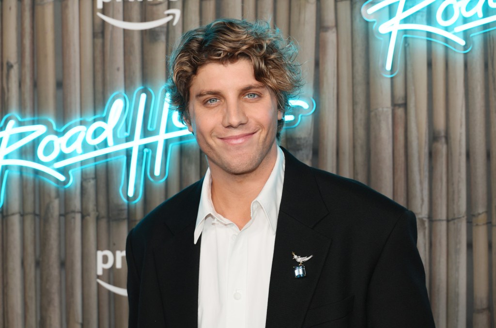 Featured image for Lukas Gage Apologizes for 'Wasting' Shania Twain's Time at His Wedding