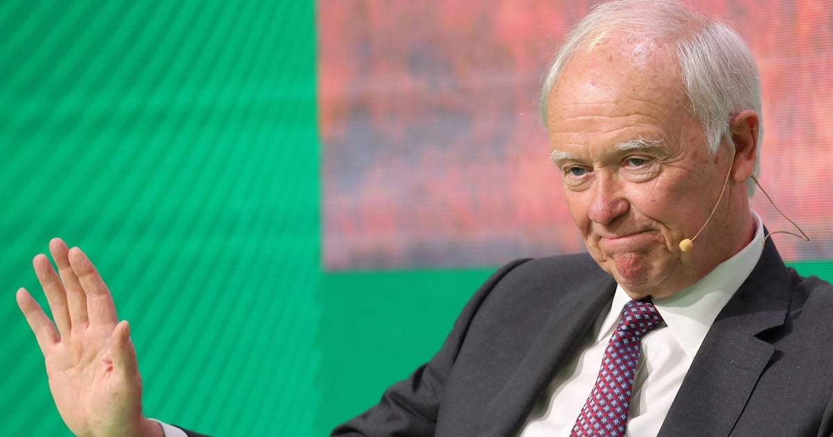 Featured image for "Boeing's CEO Dilemma: Navigating Scandal and Succession"