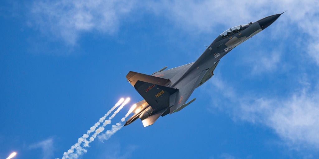 Close Encounter: Chinese Fighter Jet Buzzes US B-52 Bomber in Dramatic Dogfight