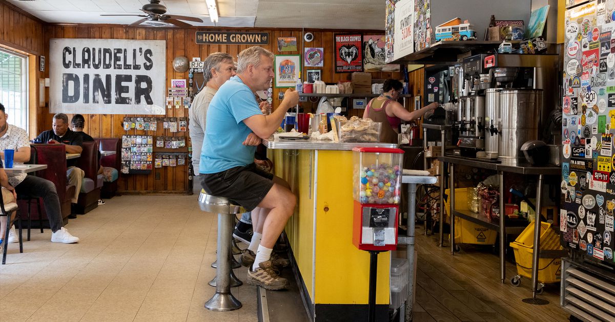 Featured image for 5 Must-Visit Diners Across America.