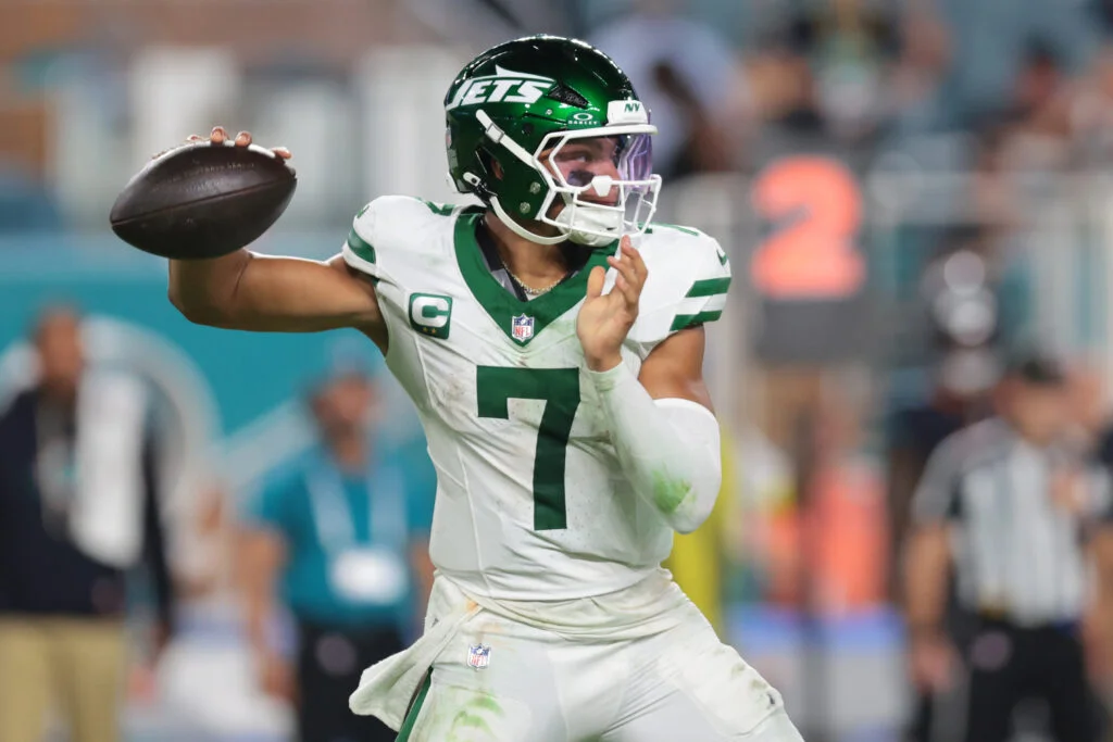 Chiefs scoop up Justin Fields as Mahomes insurance