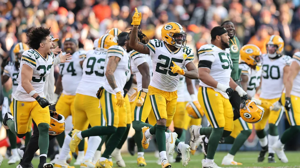 Featured image for Packers' Last-Second Block Secures 11th Straight Win Over Bears