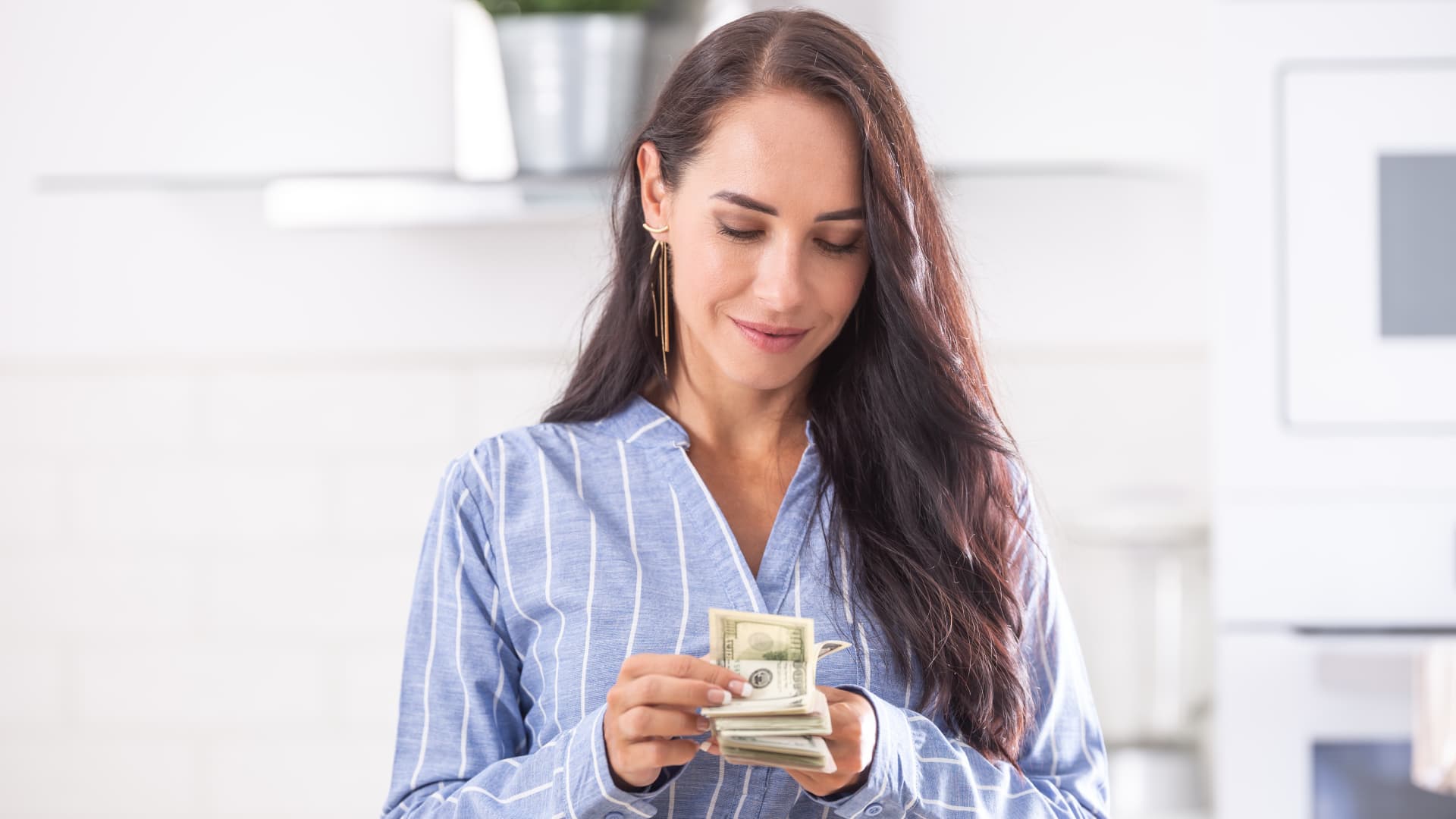 "Maximizing Savings in 2024: Expert Tips and Top High-Yield Accounts"