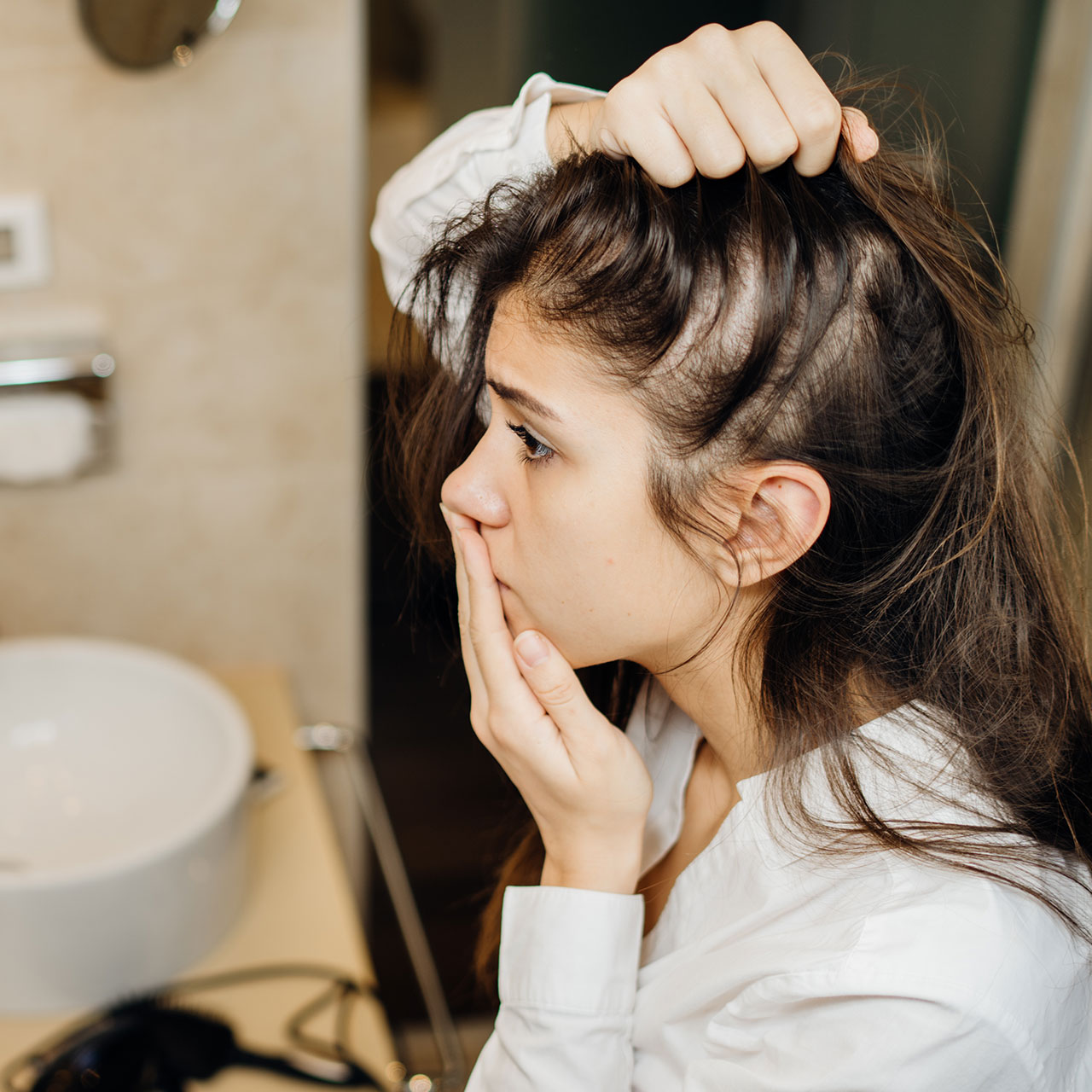 "Combat Hair Loss: 3 Essential Supplements and Foods Recommended by Doctors"