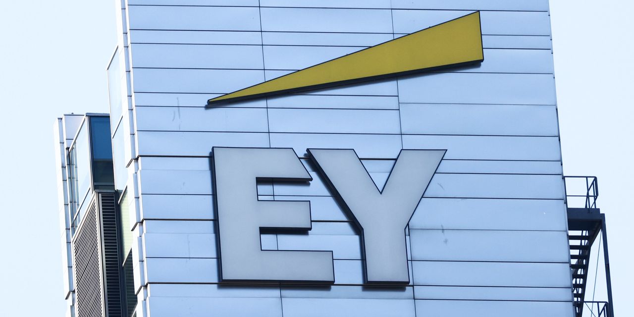 Featured image for EY's $1.4 Billion AI Investment Yields Fruitful AI Platform Launch
