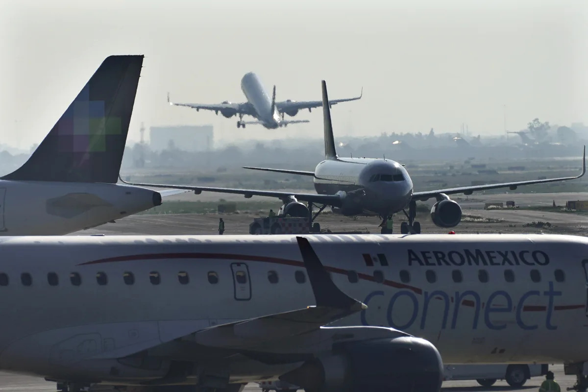 Featured image for "Passengers Rally Around Man Who Opened Emergency Exit on Plane's Wing in Mexico Airport"
