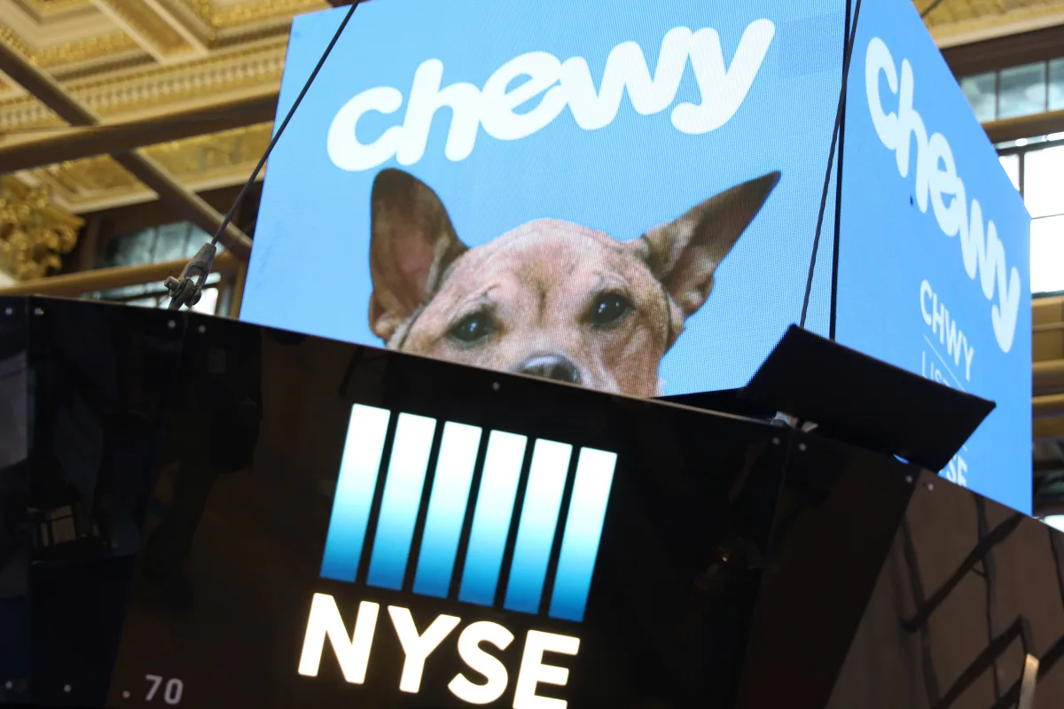 Featured image for Chewy's Q3 Revenue Growth Overshadowed by Profit Miss and Stock Dip