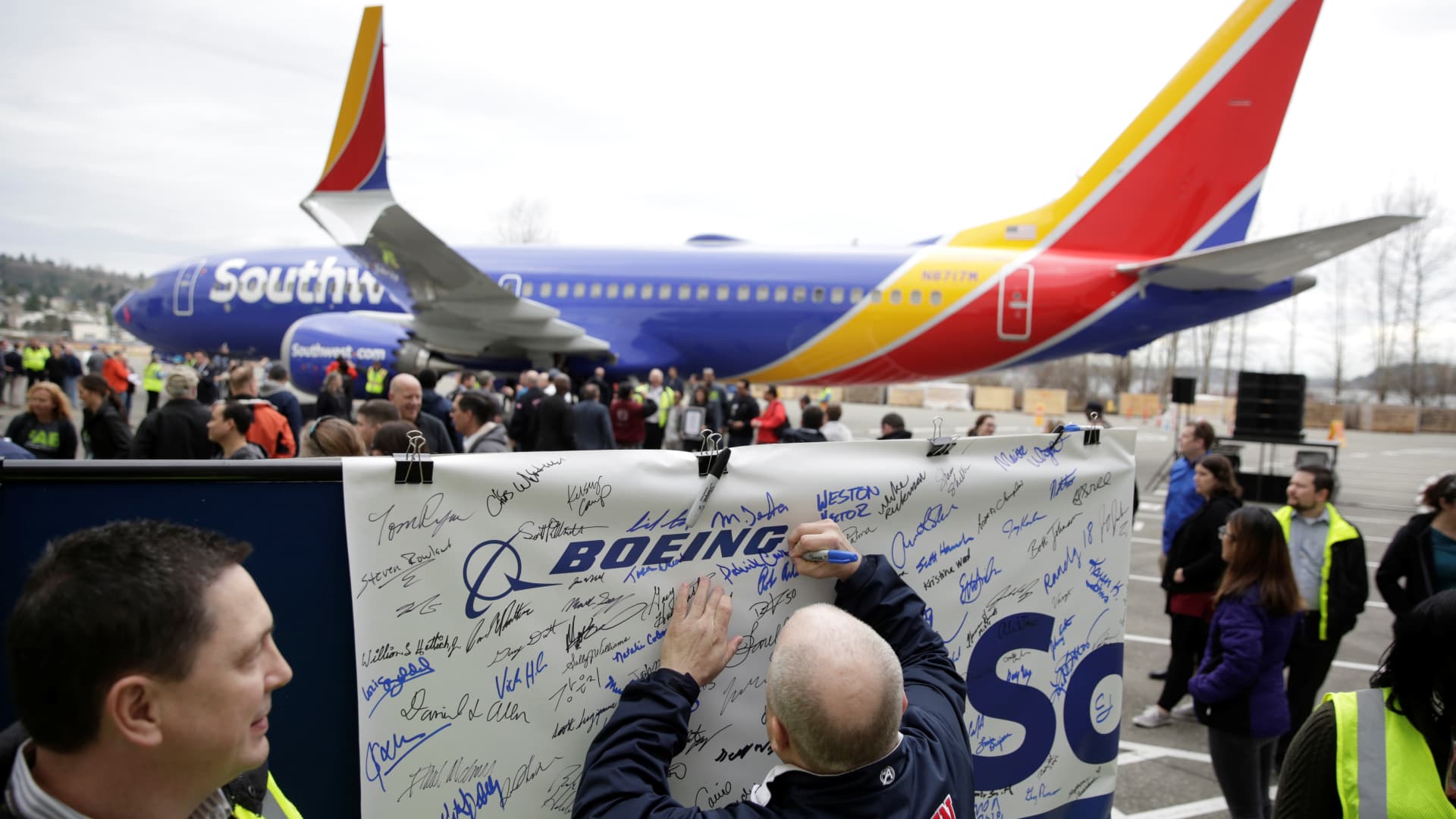 Featured image for Southwest Airlines' Growth Impacted by Boeing Delays and Operational Issues.
