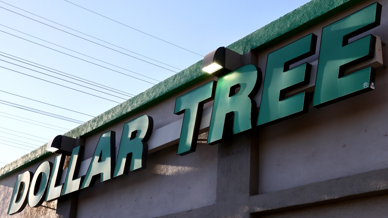 Featured image for "Dollar Tree Announces Closure of 1,000 Stores Amid Quarterly Loss"