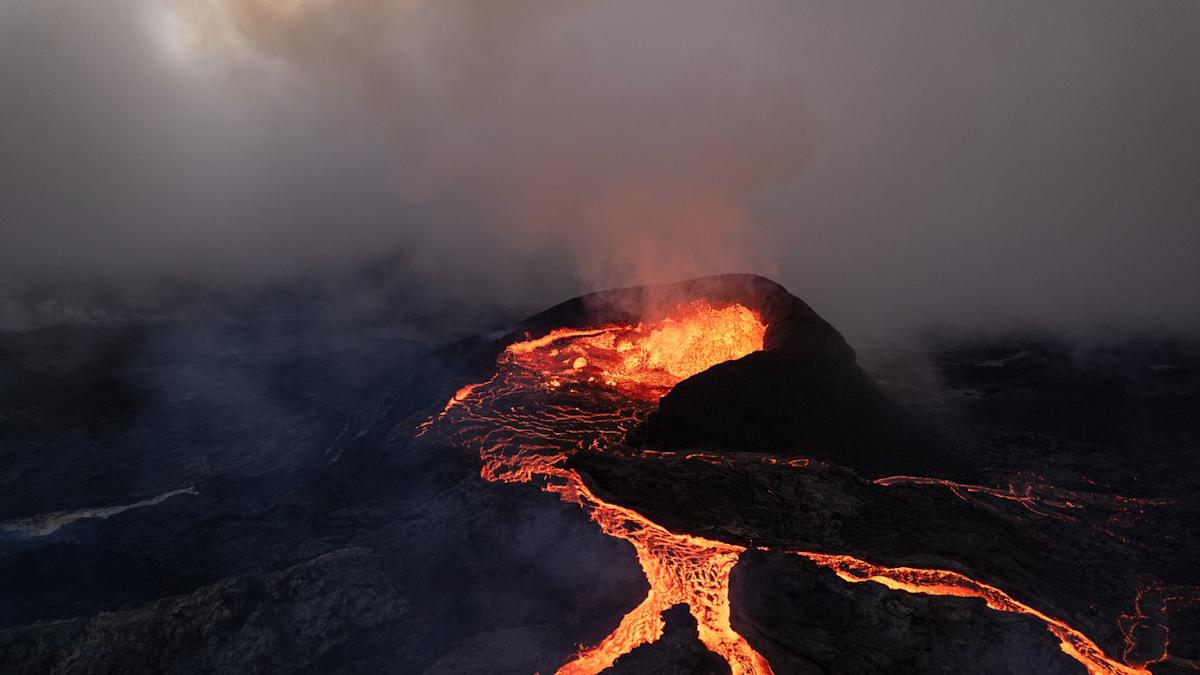 Featured image for Geologists Discover Mysterious Ghost Plume from Earth's Mantle