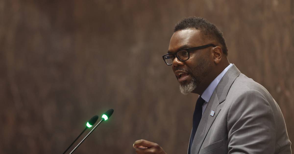 Featured image for Mayor Brandon Johnson Cancels Trip to Mexico Border, Sends Aides Instead