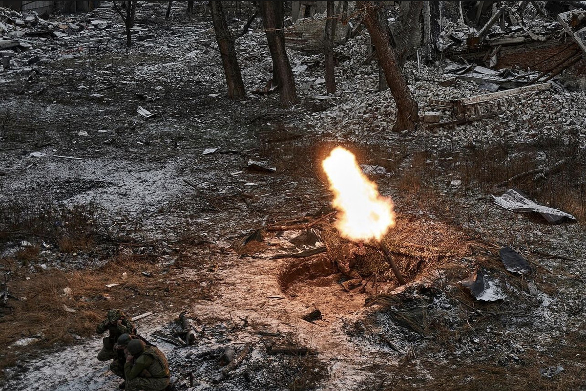 Featured image for Russian Forces Advance in Avdiivka, Ukrainian Defenses Under Pressure
