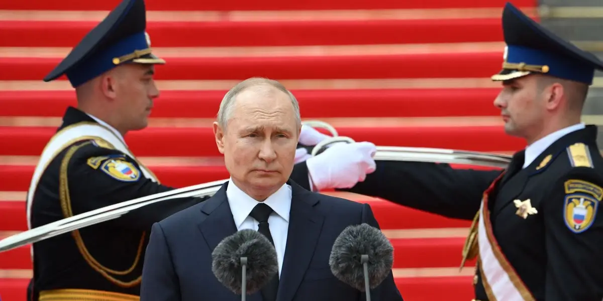 Putin's Unprecedented Security Measures: Elite Special Forces, Tanks, and Warplanes as Bodyguards