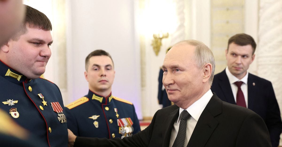 Putin Announces 2024 Presidential Run Amidst Ukraine Conflict and Economic Challenges