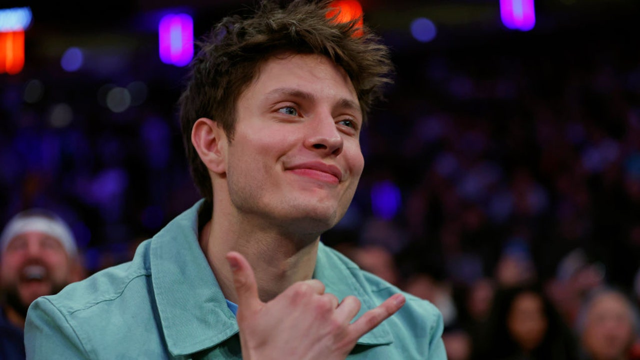 "Comedian Matt Rife Sparks Controversy with Alleged Comments to 6-Year-Old about His Mother's Presents"