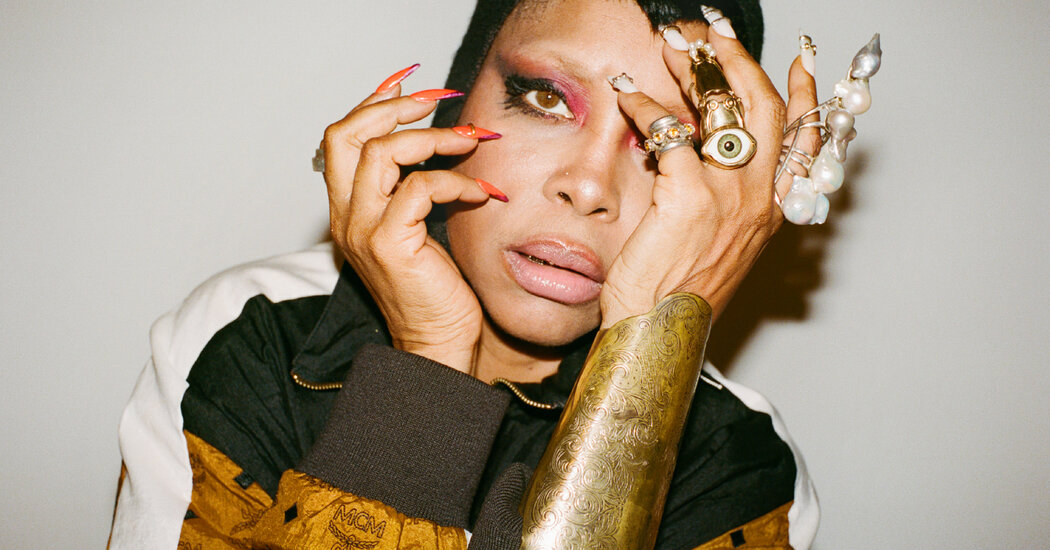 Featured image for Erykah Badu Reflects on Her Music Career and Influences