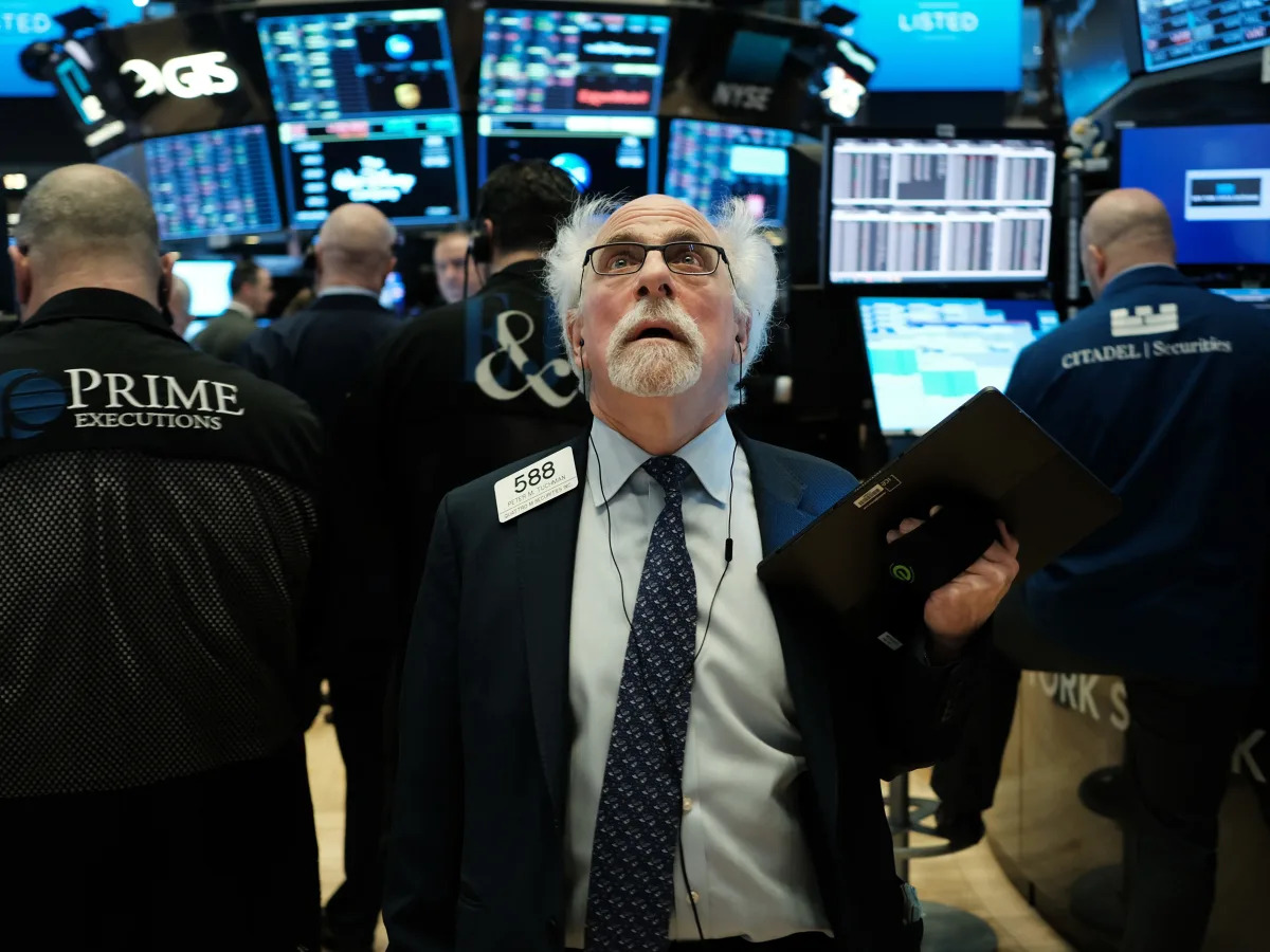 "2024 Market Optimism: Rate Cuts, Inflation Drop, and a Potential 30% Surge"