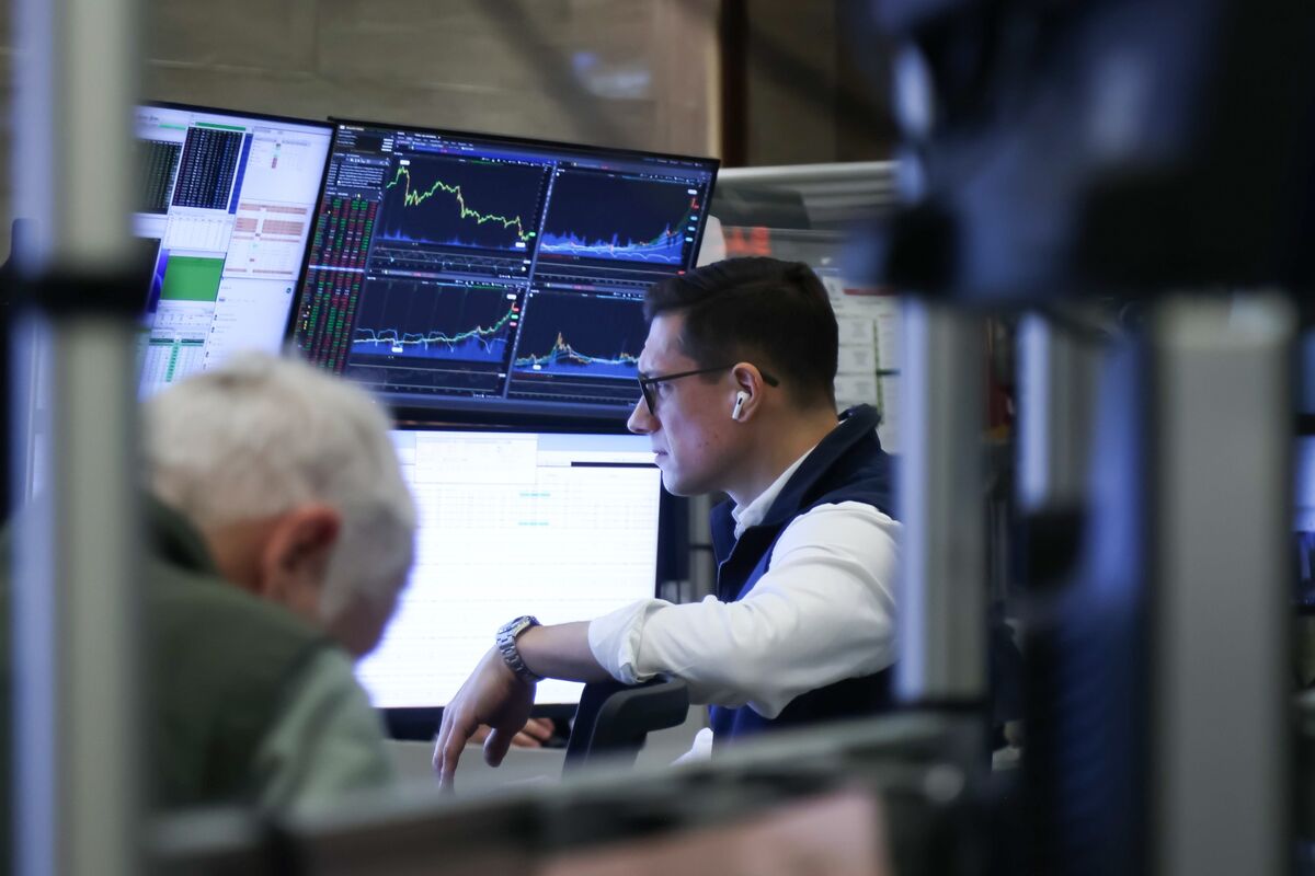 Featured image for US Stocks End 2025 with Gains Despite Final Day Slumps