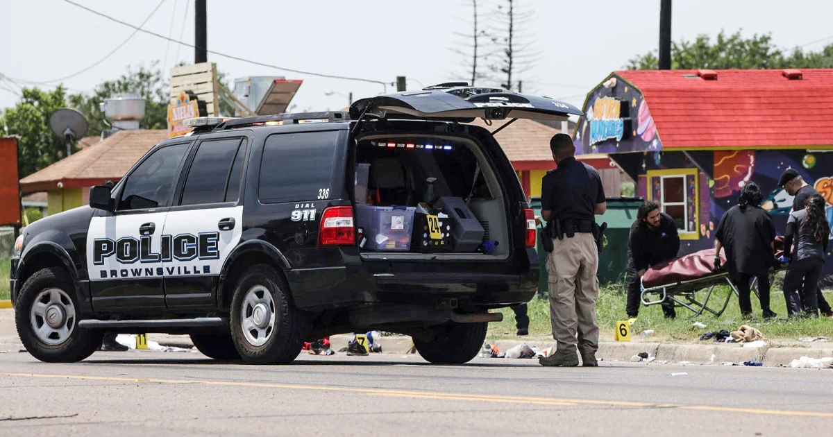 Driver charged with manslaughter after deadly Texas crash involving migrants.