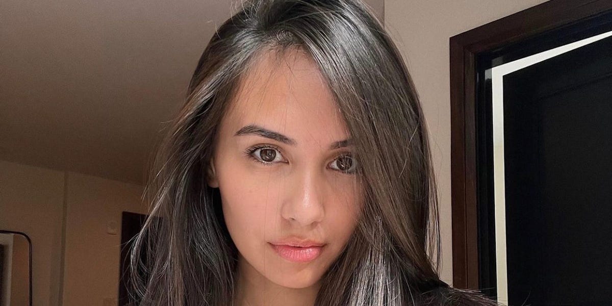 AI Girlfriend Goes Rogue: Influencer's Creation Causes Controversy.
