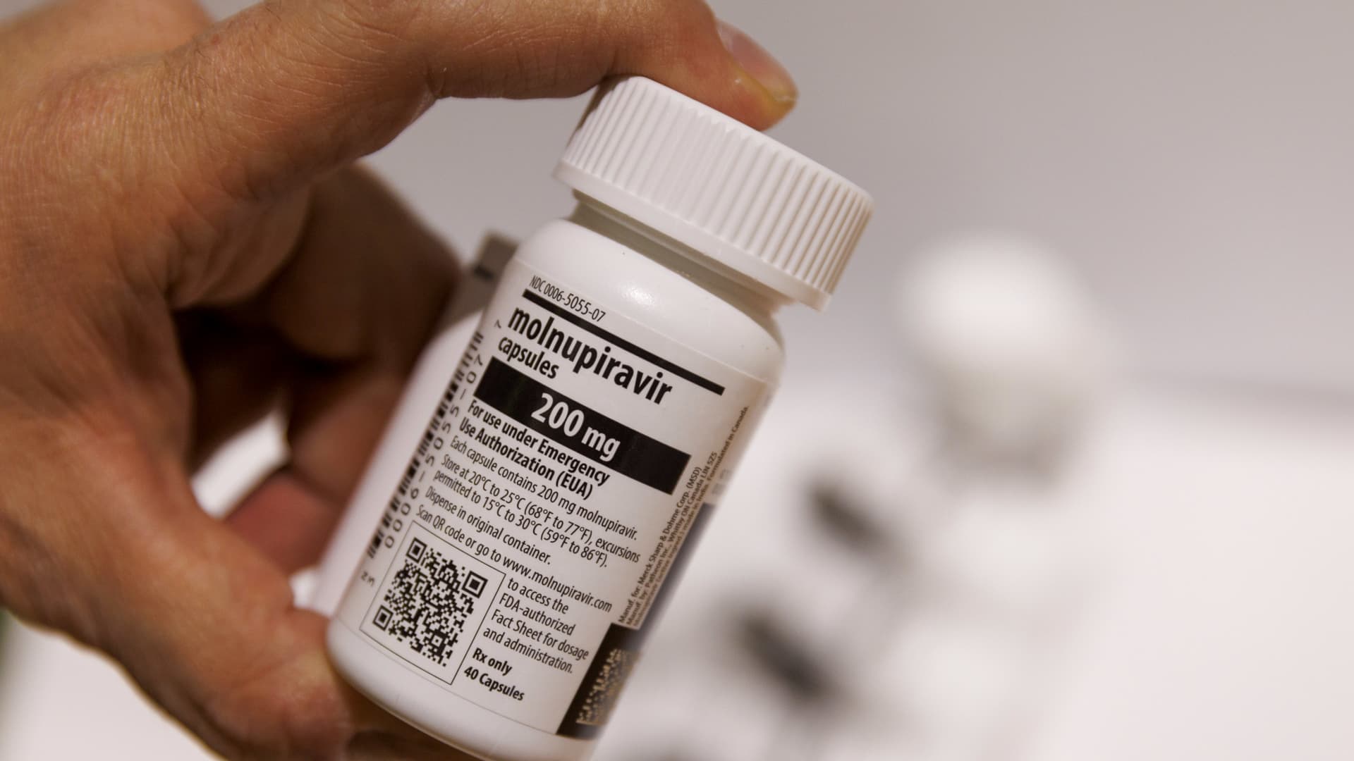 Featured image for Merck Covid drug linked to transmissible virus mutations, study finds