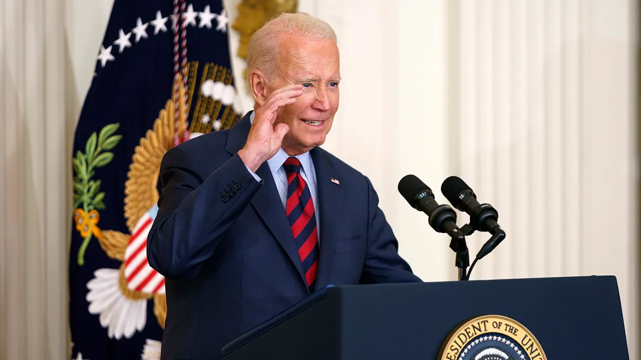 White House Pushes for 5.2% Raise for Federal Workers