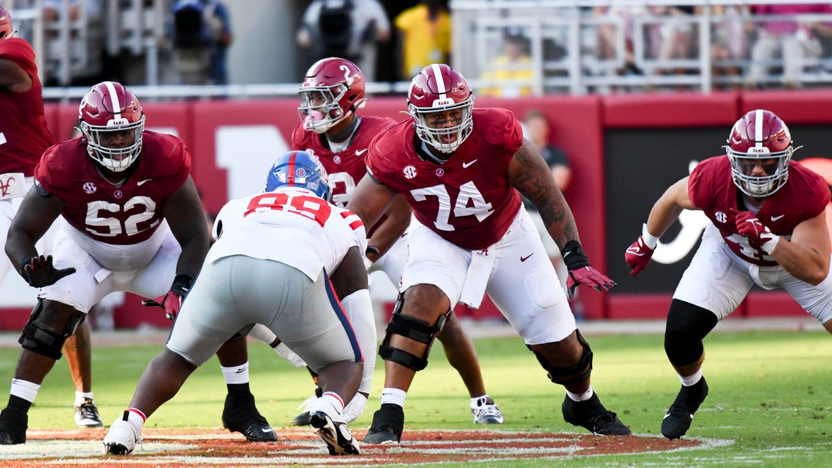 Featured image for Kadyn Proctor, Former Alabama Transfer, Commits to Iowa Football