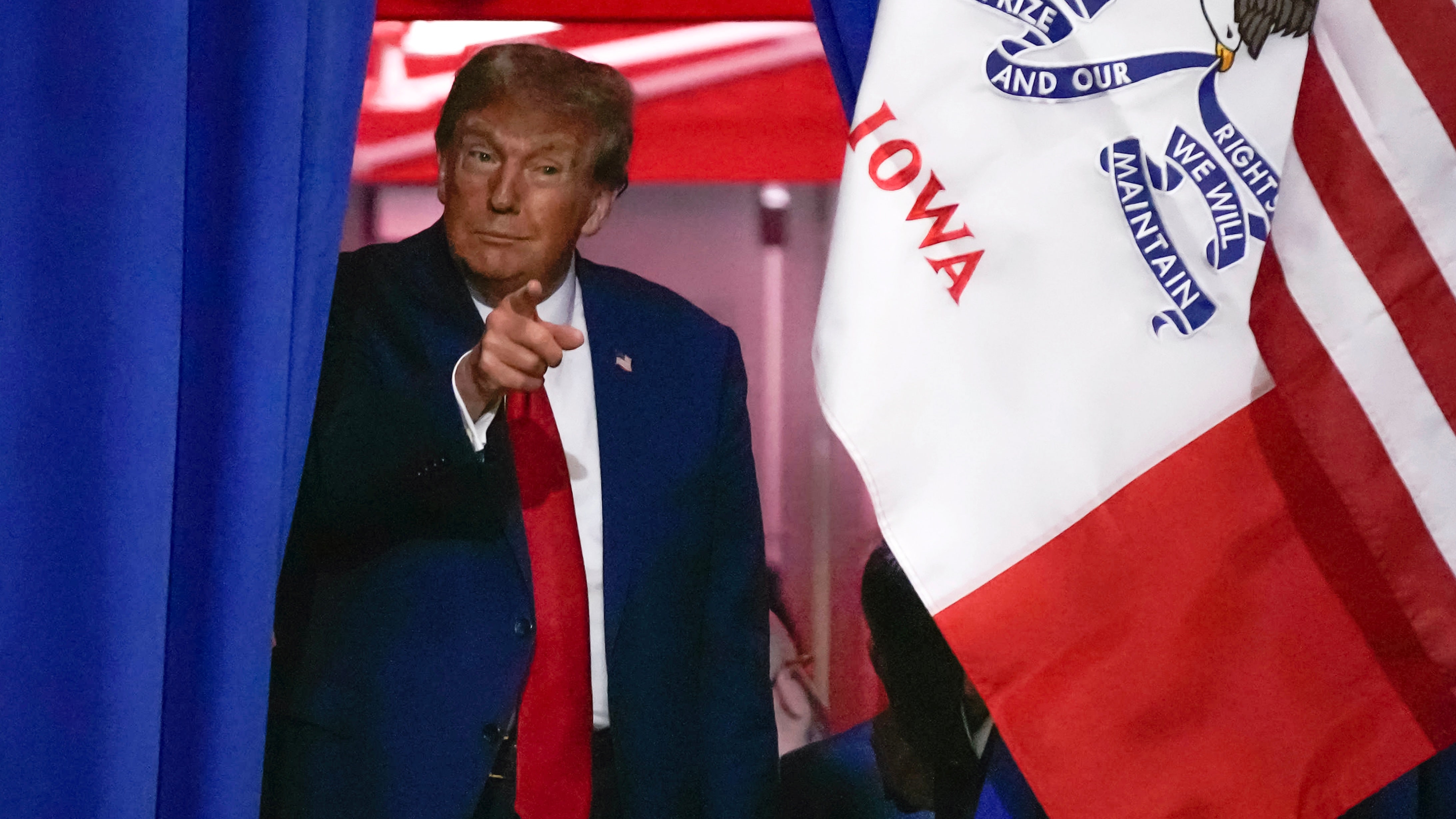 "Trump's Dominance Grows as Iowa Caucuses Loom"