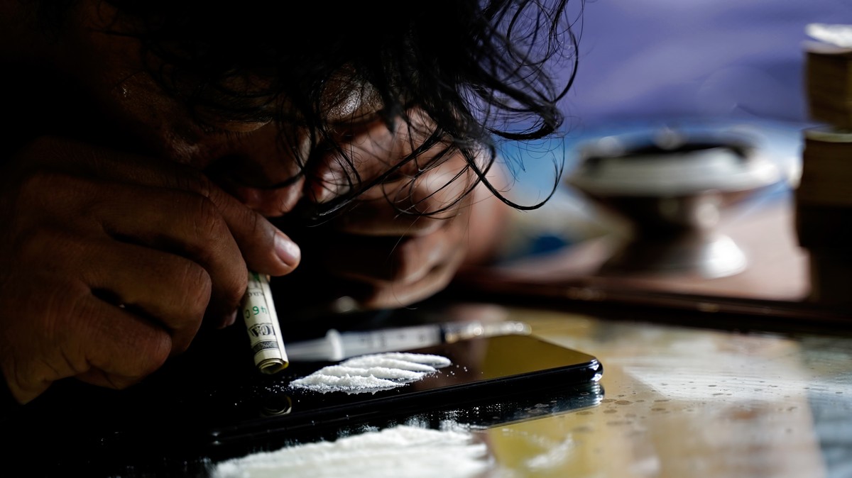 "Oregon Lawmakers Reconsider Drug Decriminalization Amidst Public Use Crisis"