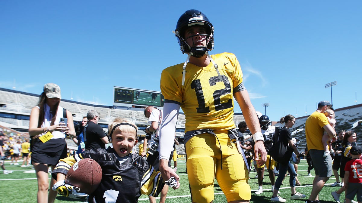 Featured image for Iowa vs. Utah State: How to Watch, Stream, and Listen to the Game