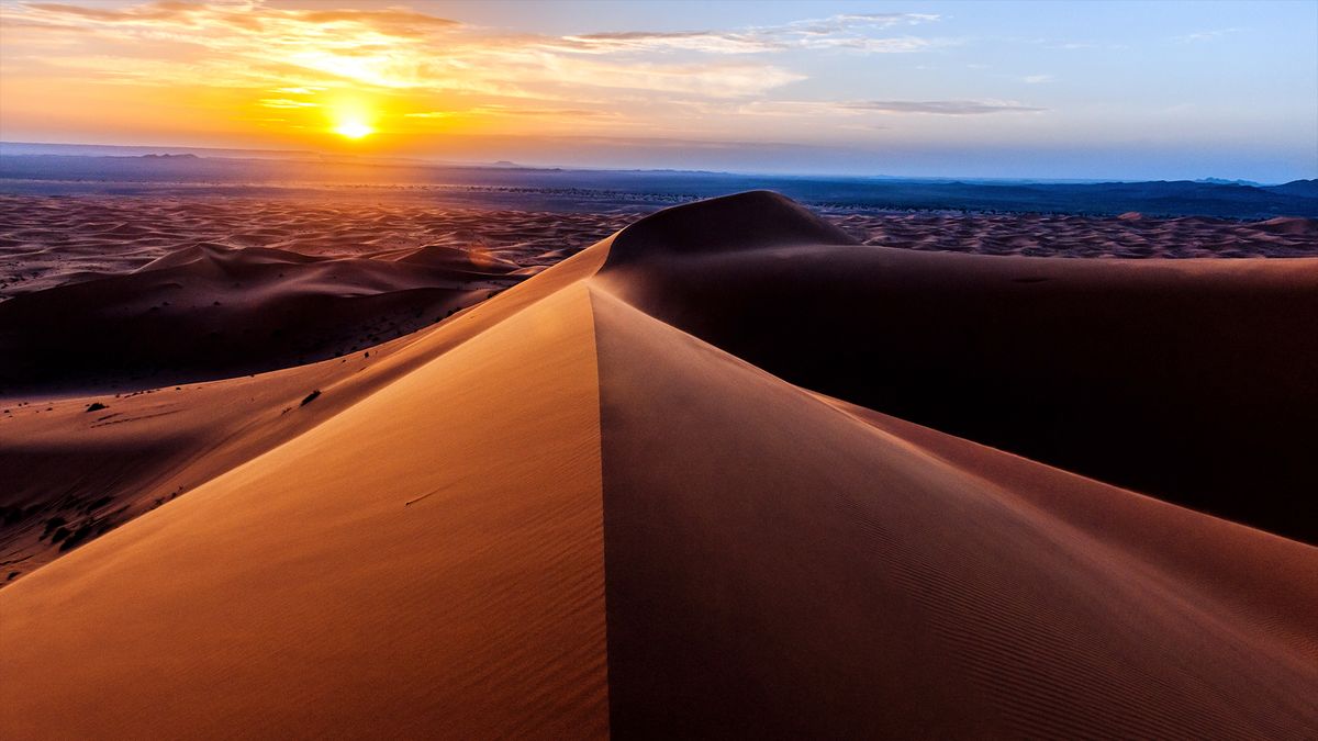 Featured image for Unraveling the Enigma of the Sahara's Moving 'Star Dune'