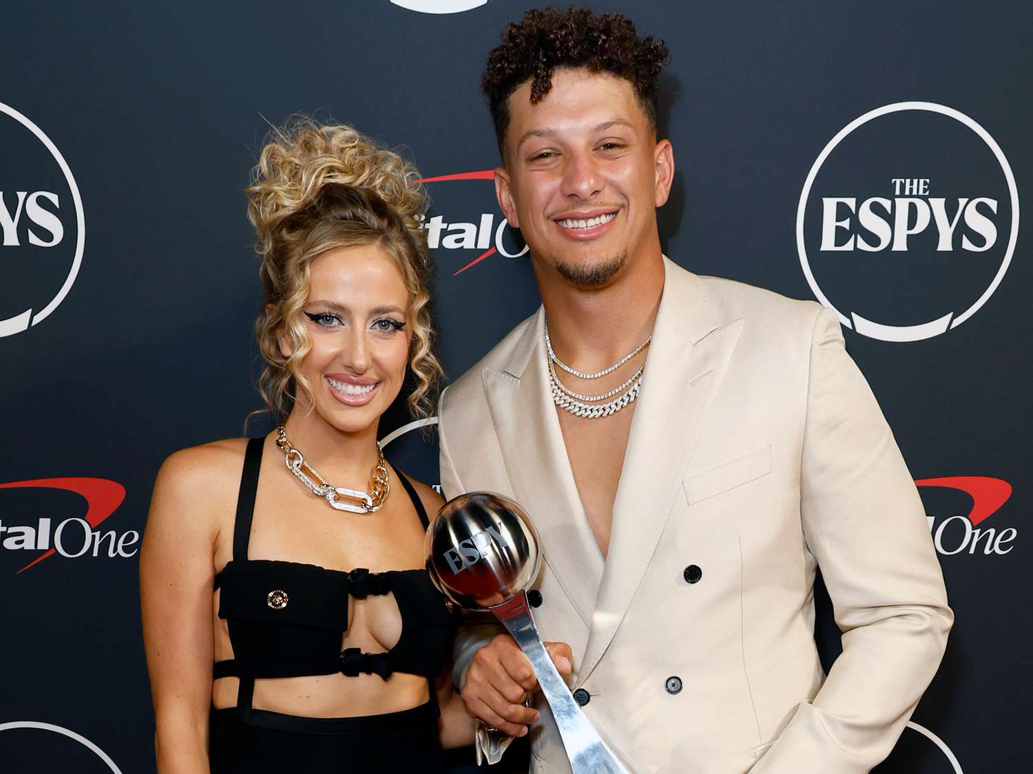 Featured image for "Brittany Mahomes: From Soccer Star to SI Swimsuit Model, Supported by Husband and WAG"