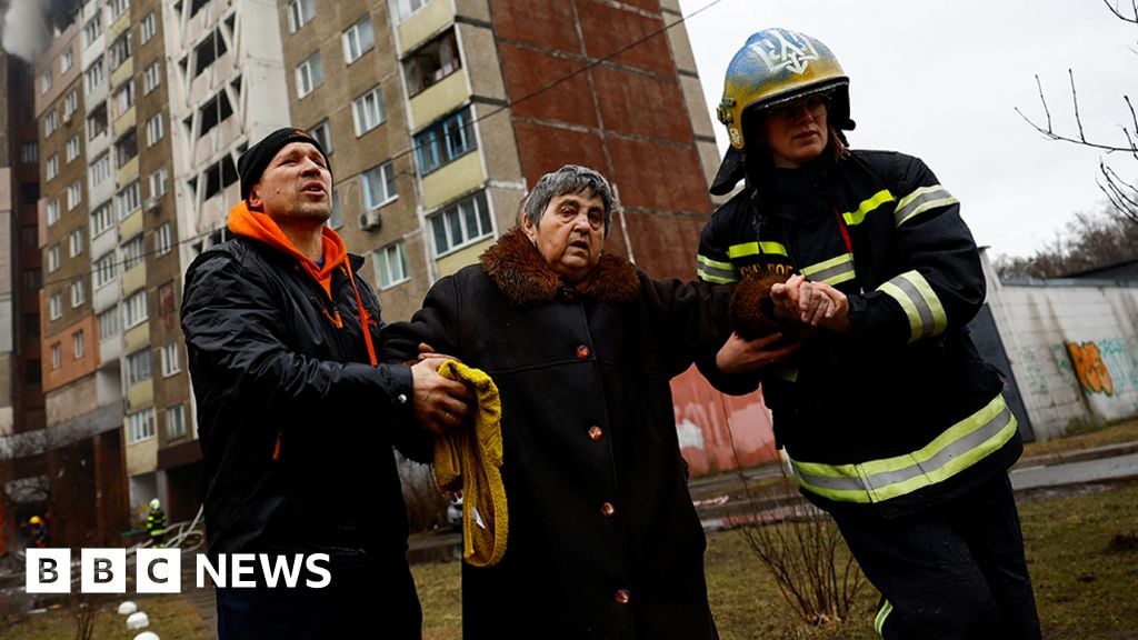 "Russian Air Strikes Escalate Conflict, Claim Lives in Ukrainian Cities"