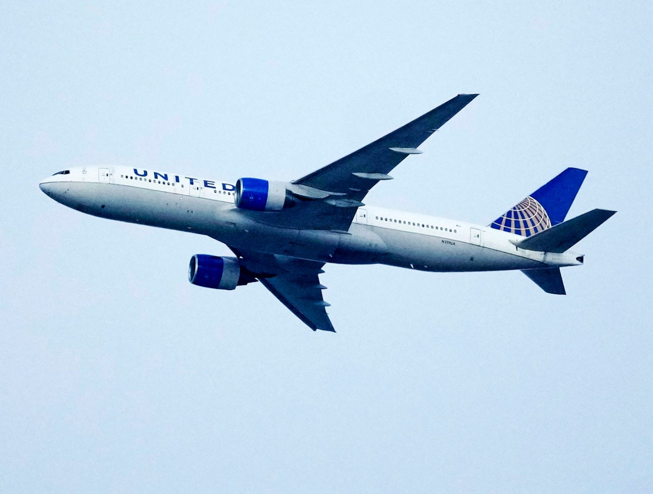 Featured image for United Airlines Faces String of Emergency Incidents on Flights to Mexico City