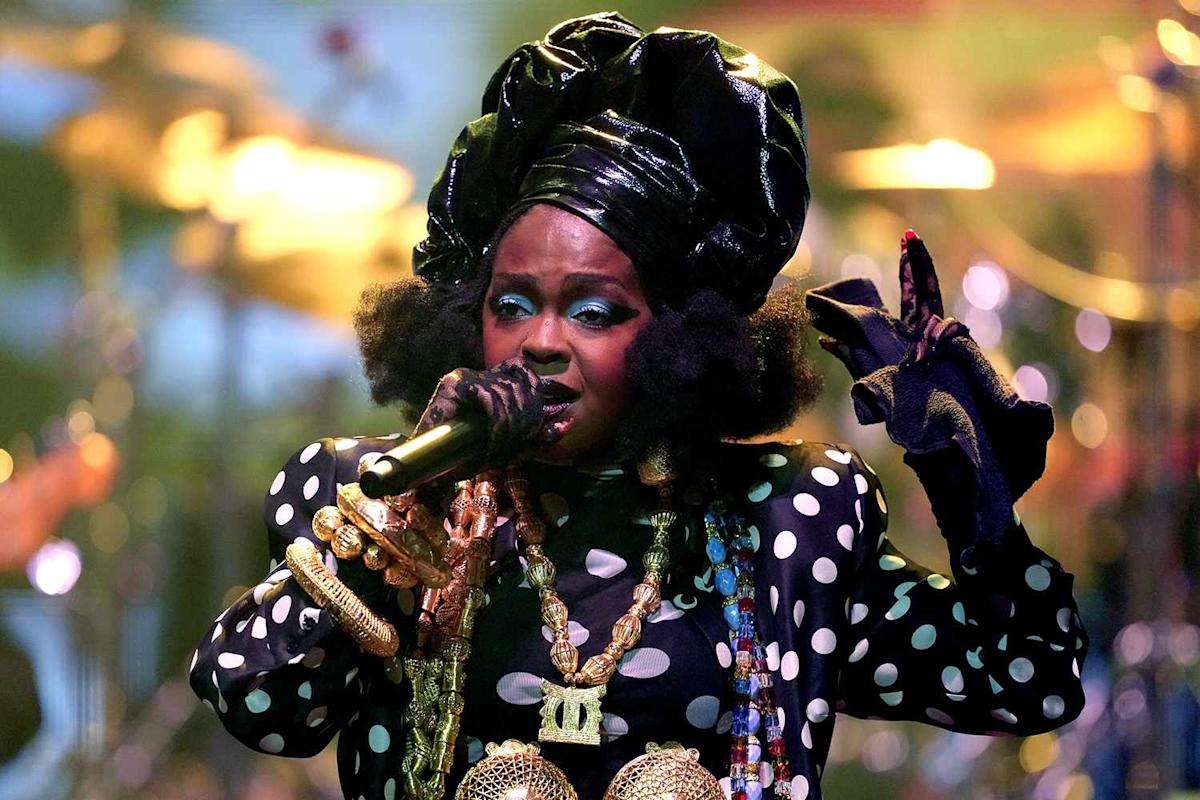 Featured image for Lauryn Hill Performs Late into the Night at Essence Festival Amid Low Attendance