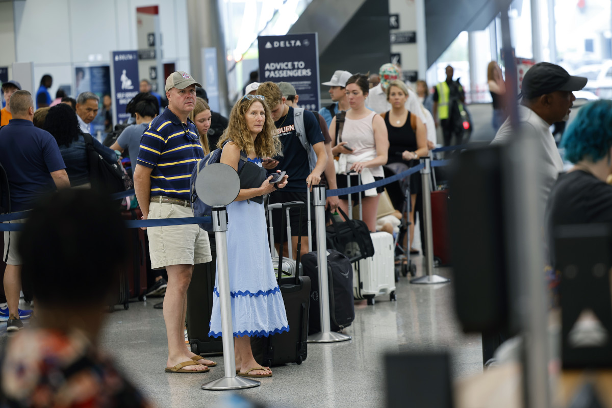 Severe Weather Disrupts U.S. Airport Travel During July 4th Holiday