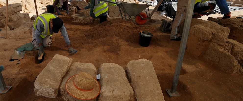"Gaza's Largest Cemetery Yields Rare Lead Sarcophagi in Archaeological Discovery"