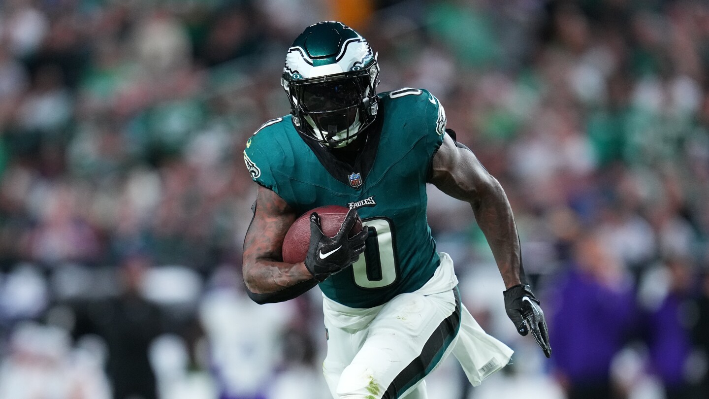 D'Andre Swift's Career Night Propels Eagles to Victory