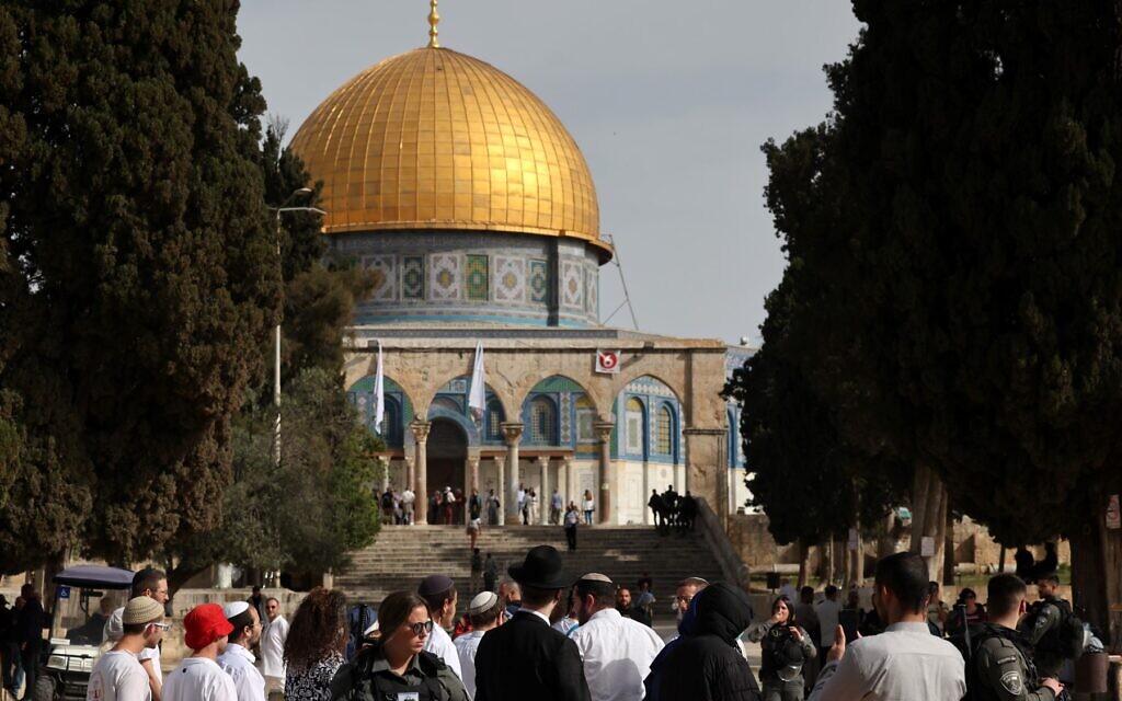 Jewish visitors banned from Temple Mount during final days of Ramadan by Netanyahu.