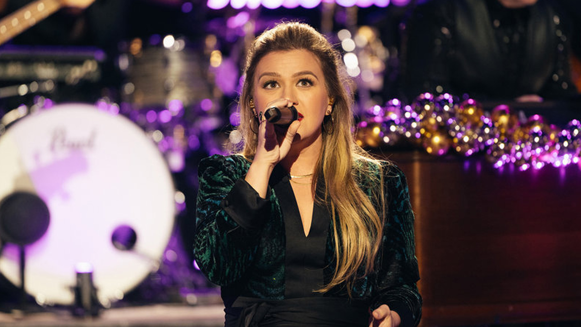 "2023's Most Astonishing Celebrity Slim-Downs: From Kelly Clarkson to Tammy Slaton"