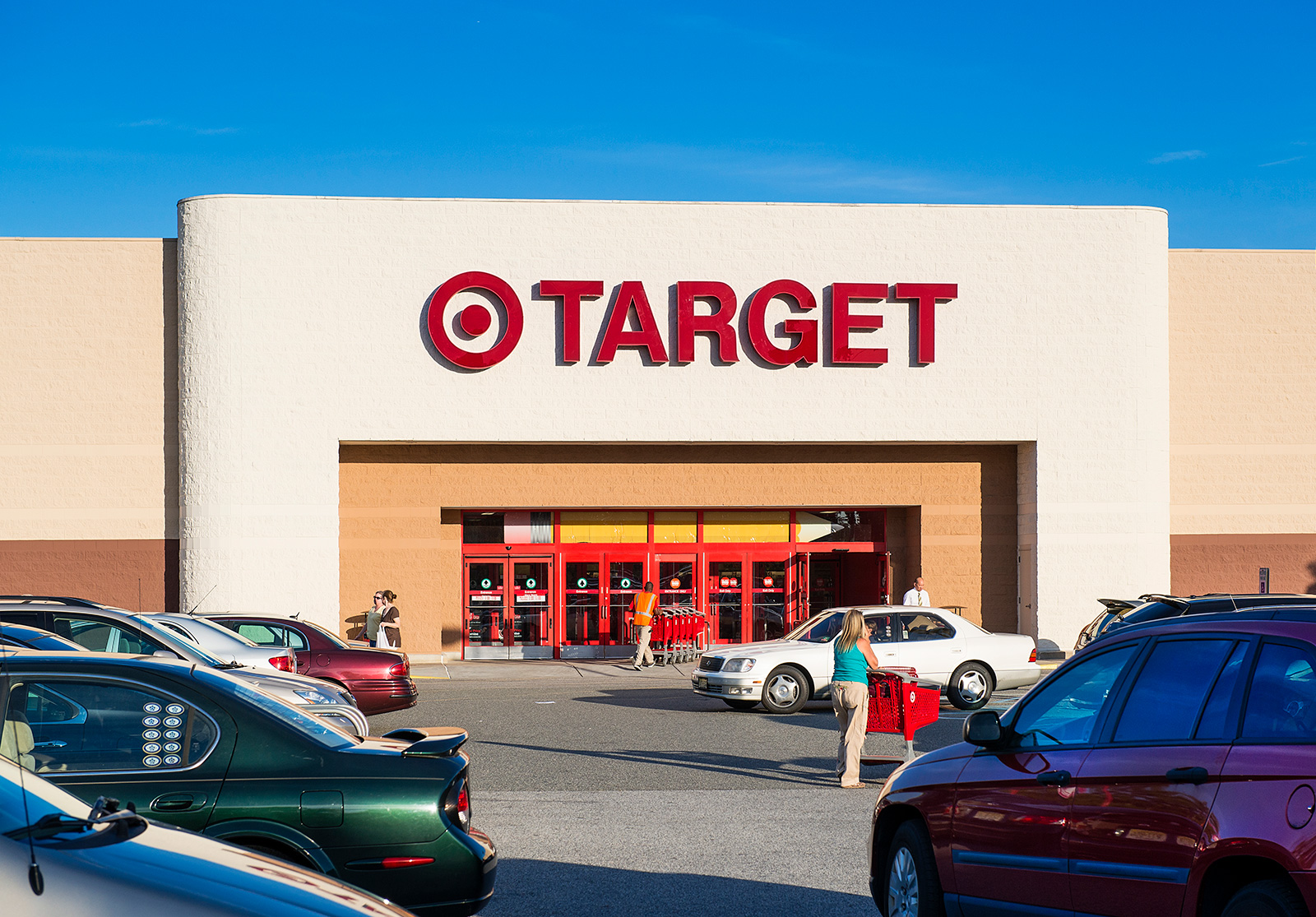 "Target's Black Friday 2023: iPhone 15 Pro, Pixel 8, Xbox Series X, AirPods Pro 2, and More Deals Revealed"