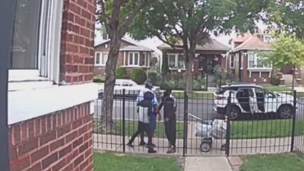 Postal Carrier Robbed at Gunpoint in West Side Video