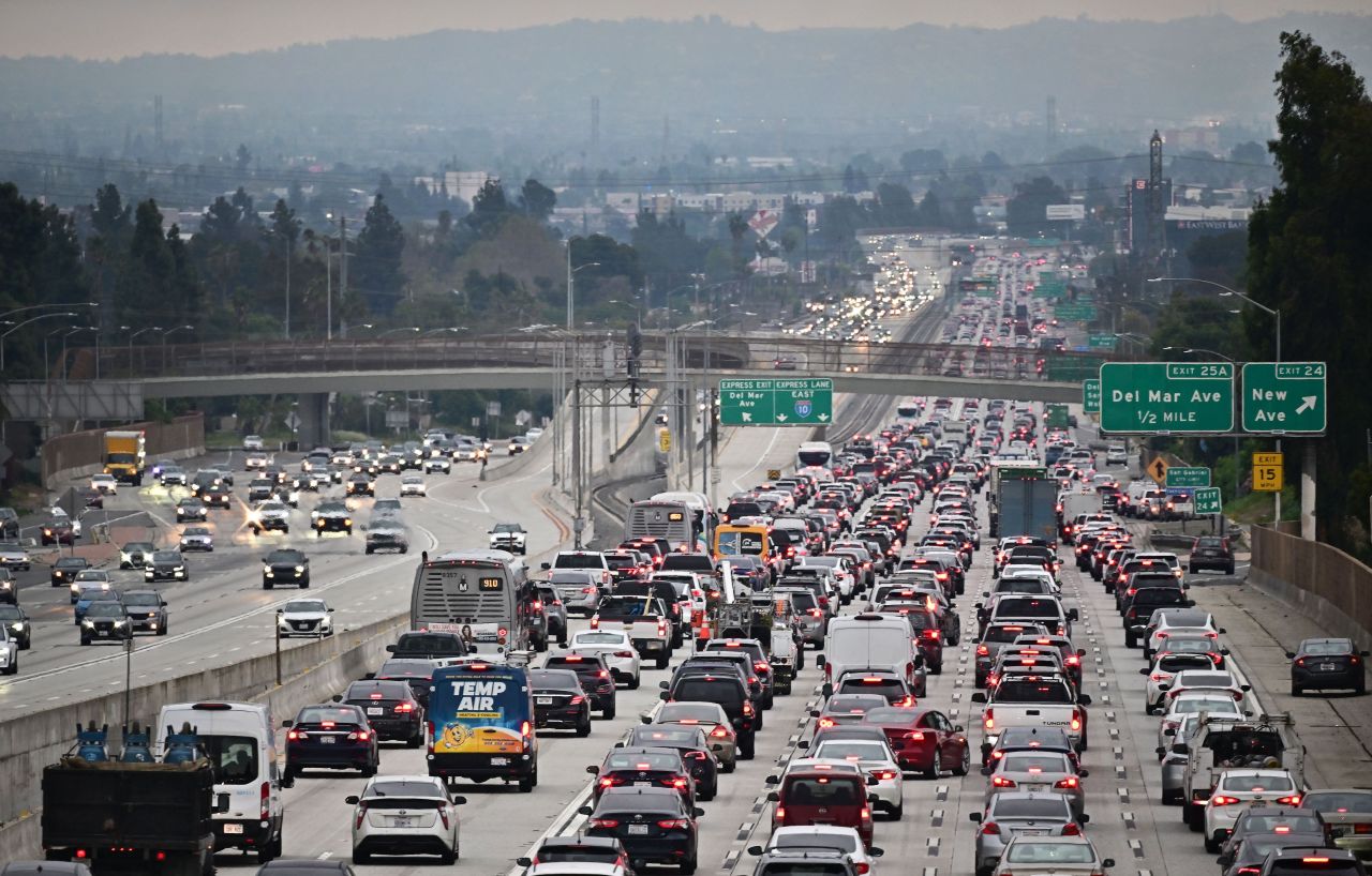 Featured image for "Ranking America's Worst Traffic: Surprising Cities Take the Lead"