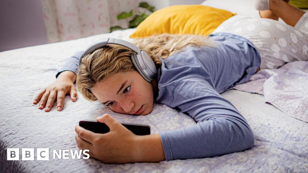 Featured image for Oxford's 2024 Word of the Year: Brain Rot Explained