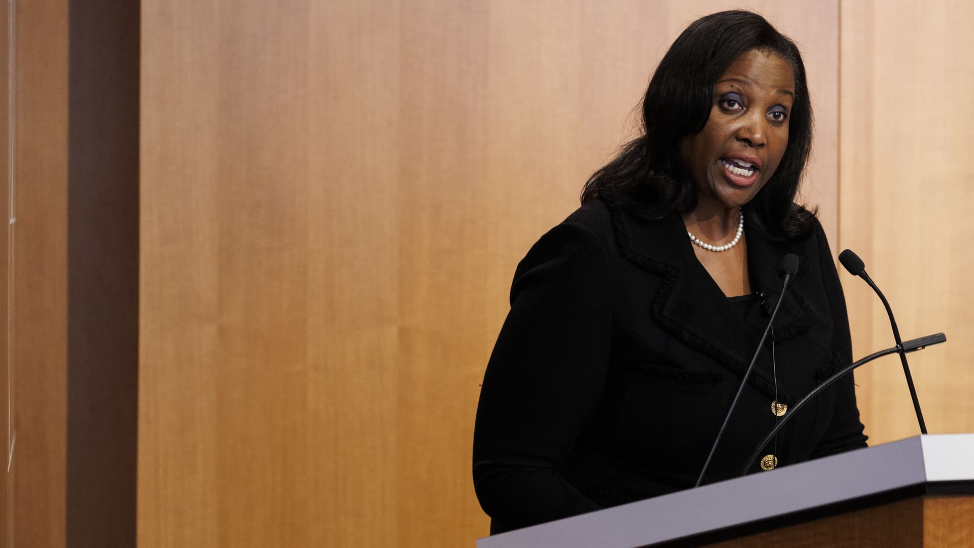 Featured image for Fed Governor Lisa Cook Sues Trump Over Unlawful Firing, Escalating Power Clash